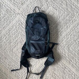 OSPREY Siskin 12 Backpack in Dark Blue Teal